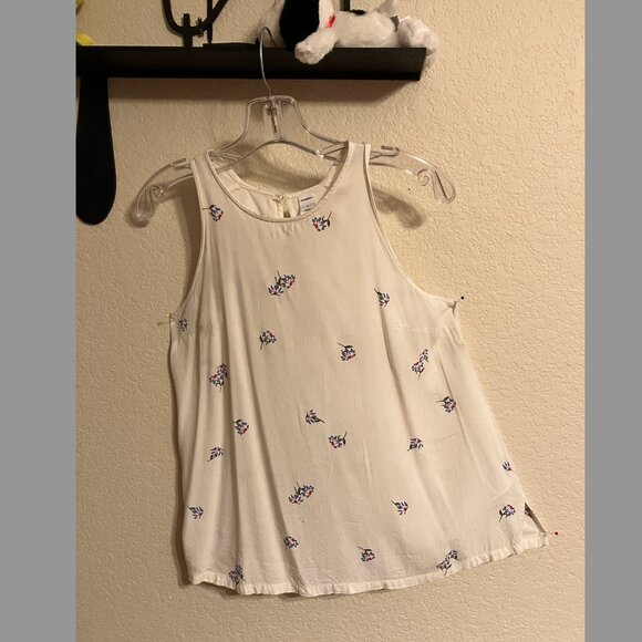 OLD NAVY Relaxed Sleeveless Keyhole Tops (Set of 2) in Ditsy Floral - Size S - Picture 3 of 9